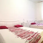 雷萨镇旁公寓 公寓
