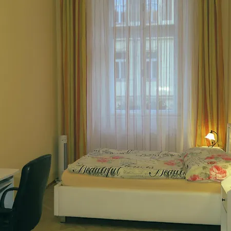 Apartament Near Lesser Town Praga