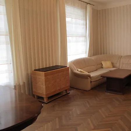 Apartament Near Lesser Town Praga