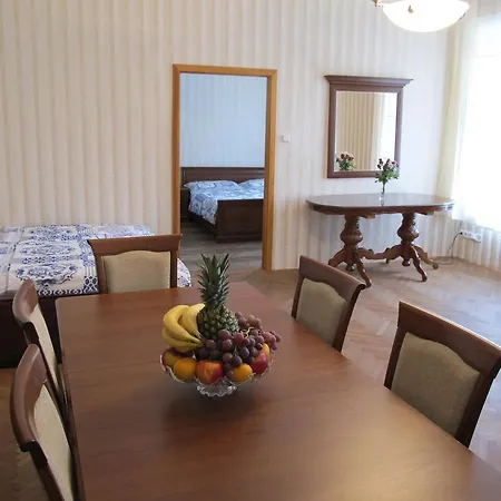 Apartament Near Lesser Town Praga