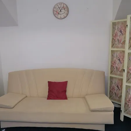 Apartament Near Lesser Town Praga