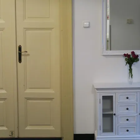 Apartament Near Lesser Town Praga